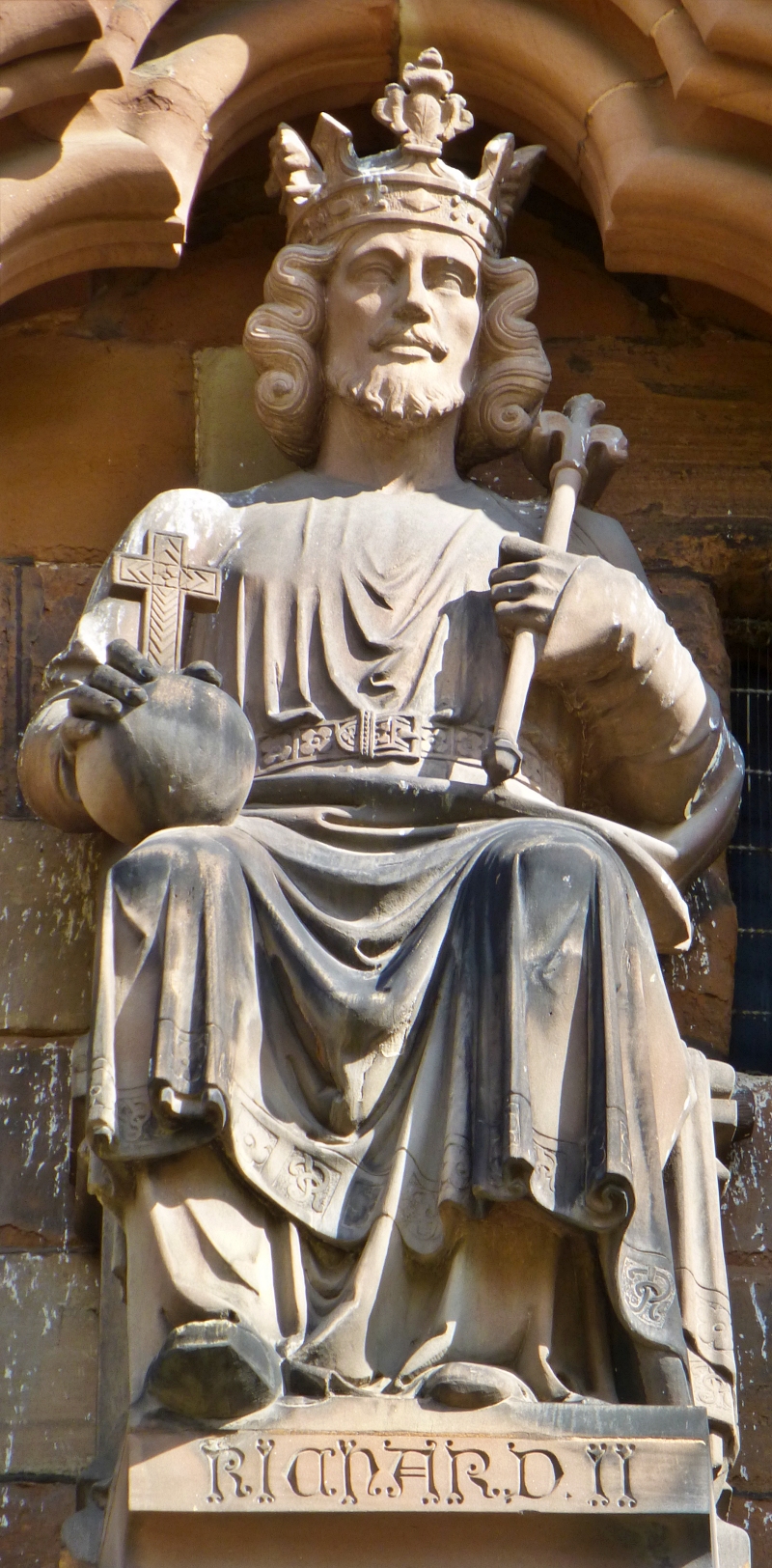 Lichfield Cathedral King Richard II Statue © essentially-england.com