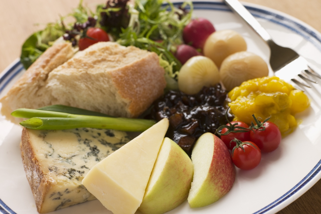 Ploughman's Lunch © Monkey Business Images | canva.com