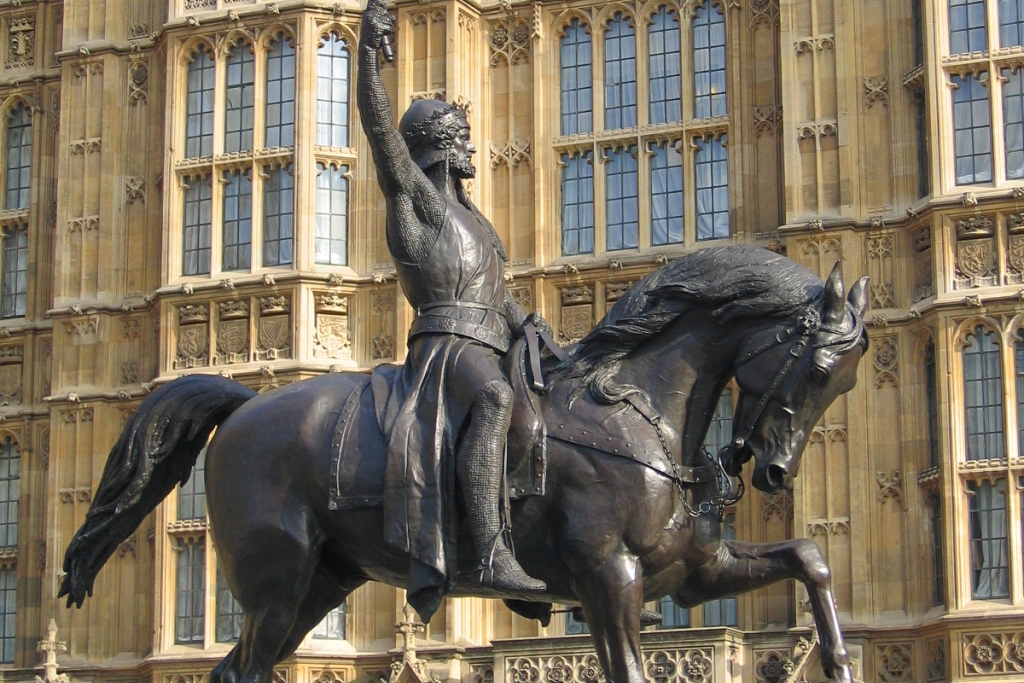 King Richard I (The Lionheart) Statue Outside Westminster Palace © essentially-england.com