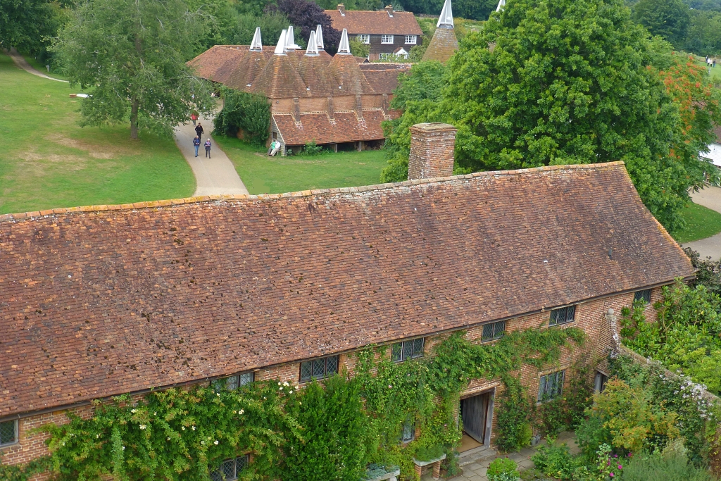 Sissinghurst Castle Gardens © essentially-england.com