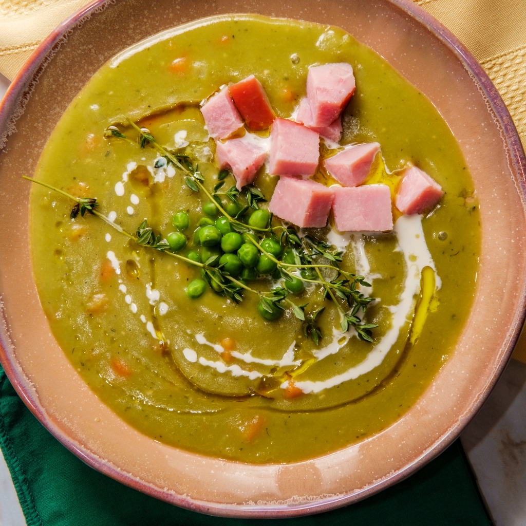 Split Pea and Ham Soup © EzumelImages | Getty Images canva.com