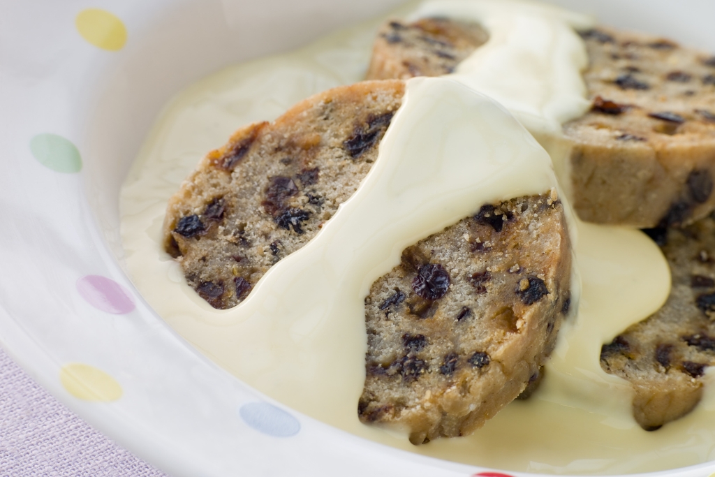 Spotted Dick and Custard © Monkey Business Images canva.com