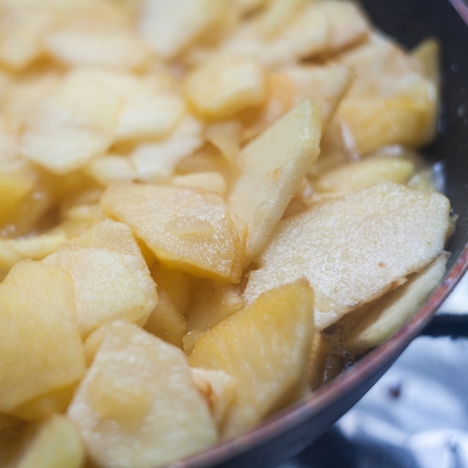 Stewing Apples © zmurciuk | Getty Images canva.com