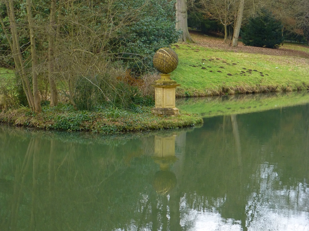 Captain Cook's Monument in Stowe Gardens © essentially-england.com