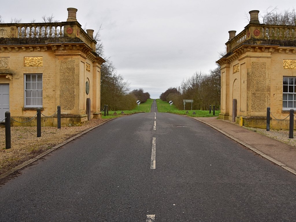 The Grand Drive up to Stowe Gardens from Buckingham © essentially-england.com