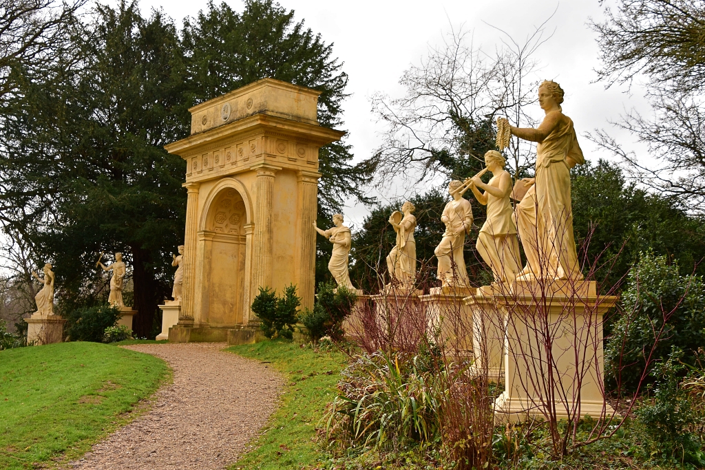 The Doric Arch and Ten Muses in Stowe Gardens © essentially-england.com