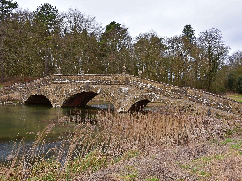 Oxford Water and Bridge in Stowe Parkland © essentially-england.com