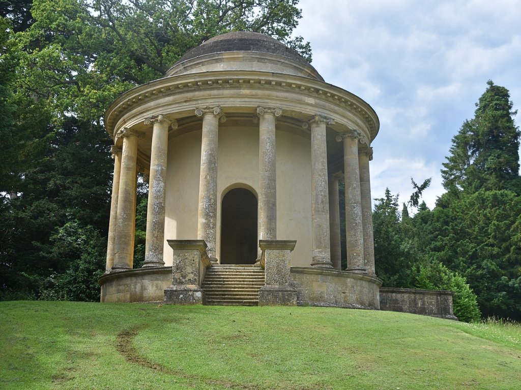 The Temple of Virtue in Stowe Gardens © essentially-england.com