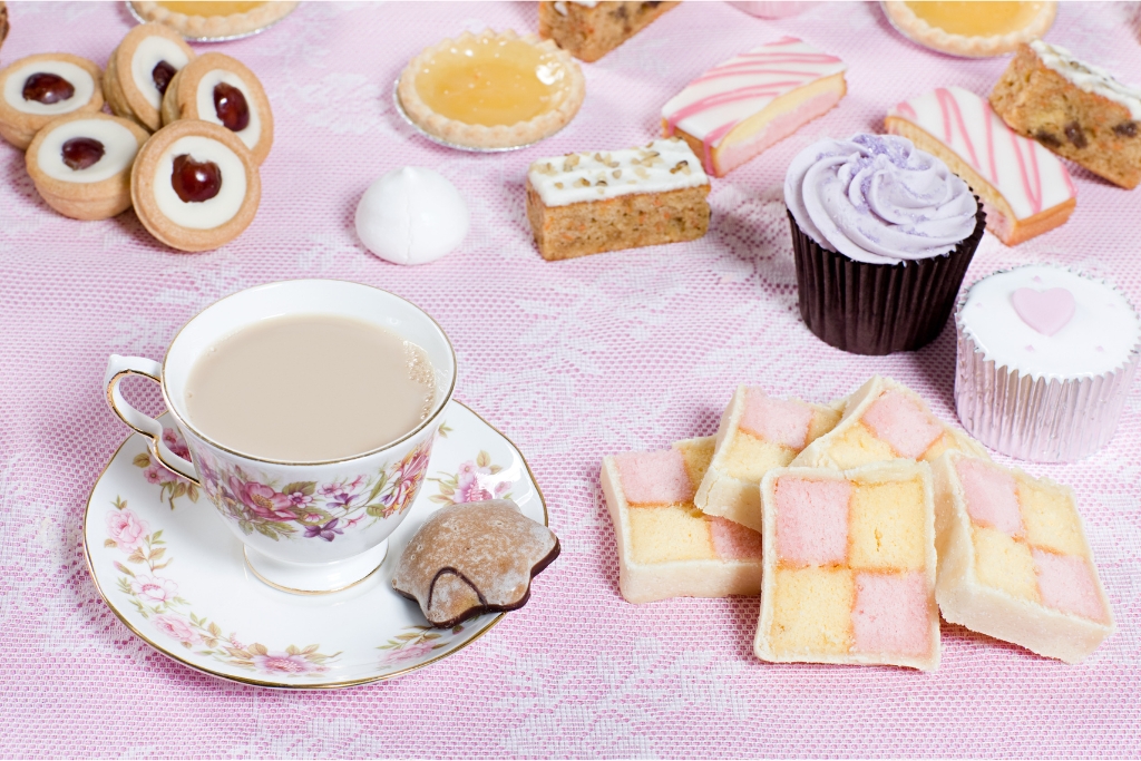Tea and Cakes © Image Source | Photo Images canva.com