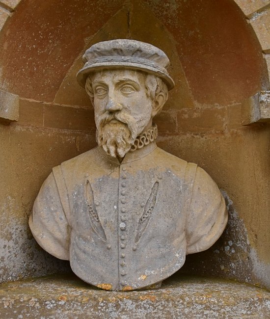 Sir Thomas Gresham in the Temple of British Worthies © essentially-england.com