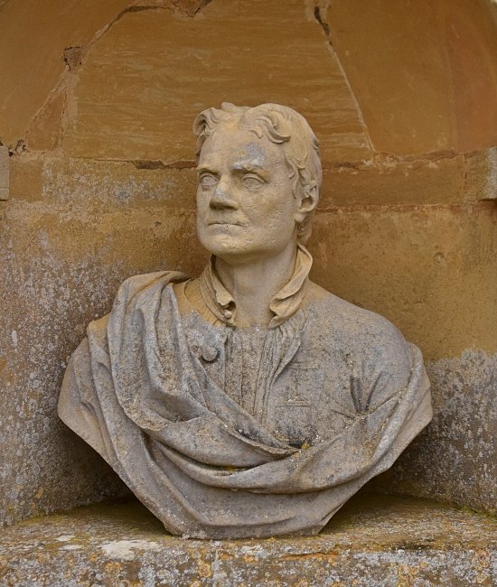 Sir Isaac Newton in the Temple of British Worthies © essentially-england.com