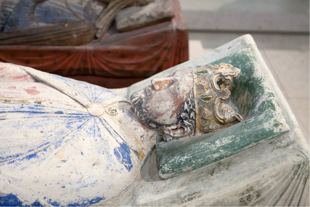 Tomb of King Richard the Lionheart in Fontevrault Abbey © wjarek | Getty Images canva.com