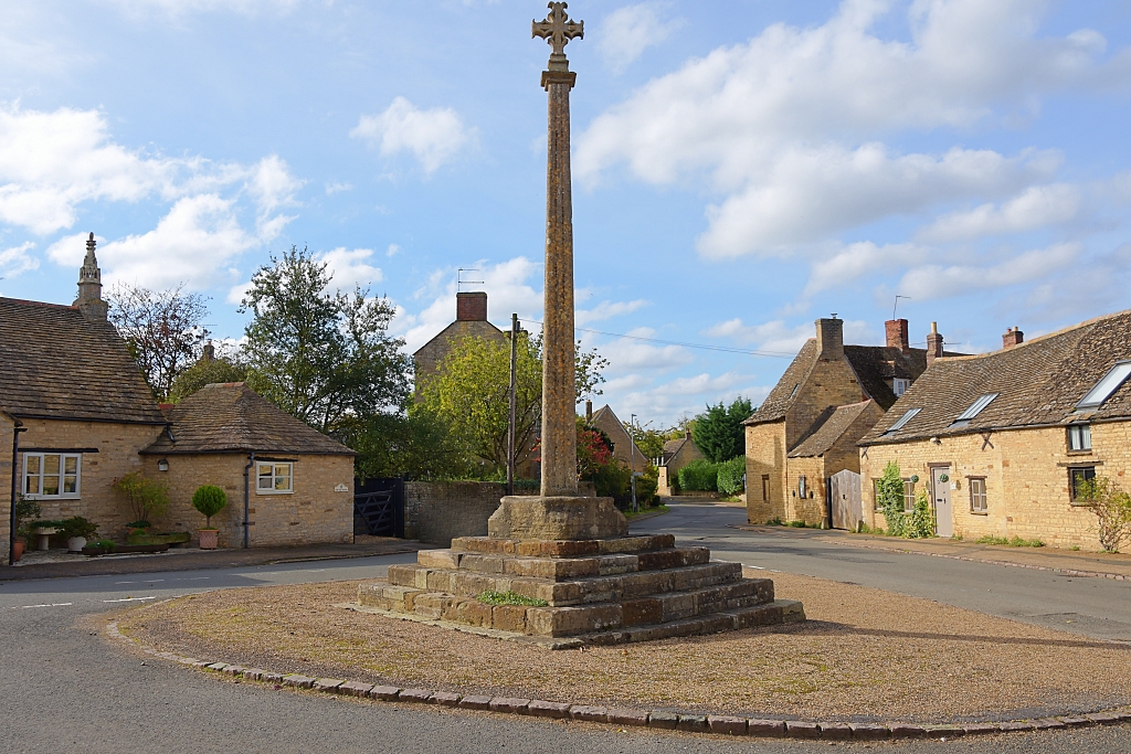 The Medieval Market Cross in Harringworth © essentially-england.com