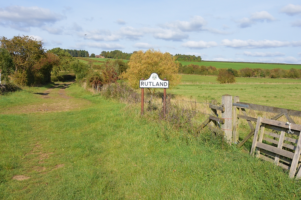 Footpath Crosses County Border into Rutland © essentially-england.com