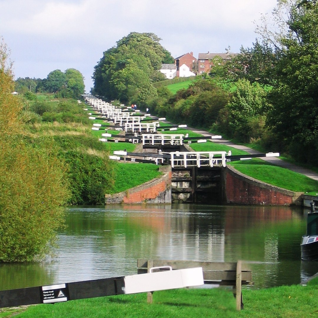 Caen Hill Locks in Wiltshire © essentially-england.com